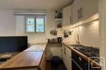 Discover this charming kitchen, perfect for culinary enthusiasts.