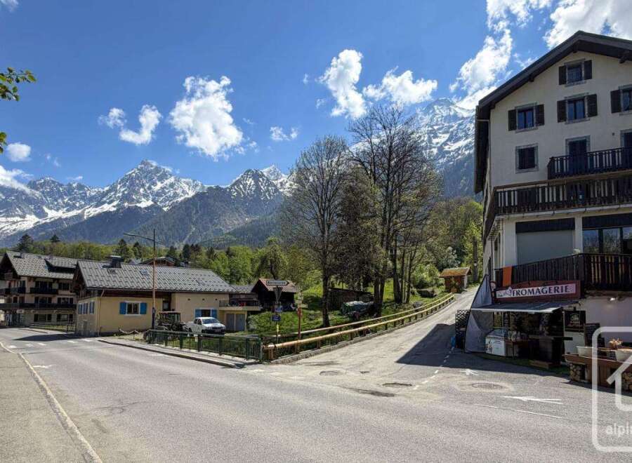 Discover the charm of this property nestled in a picturesque mountain village.