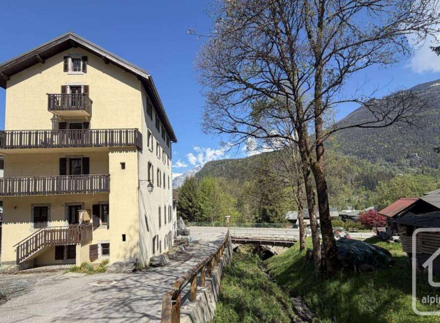 Discover this charming property nestled in a picturesque mountain setting.