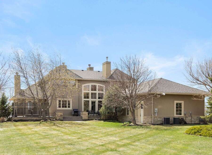 Discover luxury living in this stunning property! This home boasts a spacious layout, perfect for entertaining and everyday living.