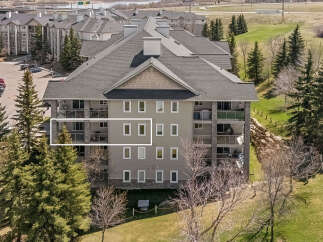 Discover a stunning condo with a modern design and spacious layout.