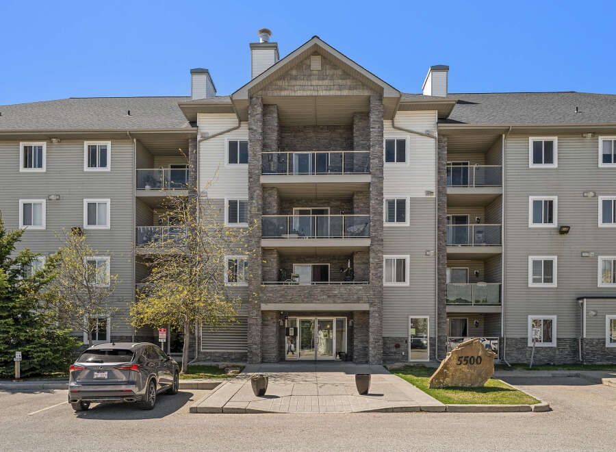 Discover luxury living in this stunning apartment complex! Featuring spacious units with modern amenities, this property offers a comfortable and convenient lifestyle.