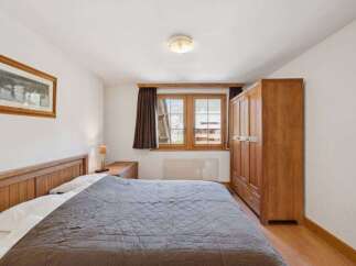 This cozy bedroom features a comfortable bed with a stylish quilt, perfect for a relaxing retreat.