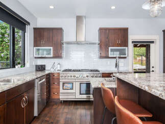 This stunning kitchen boasts a modern design with high-end appliances and exquisite finishes.