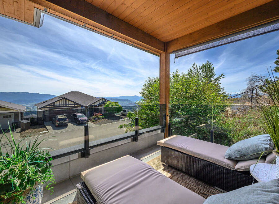 Enjoy breathtaking views from this stunning property, featuring a luxurious outdoor space perfect for relaxation.