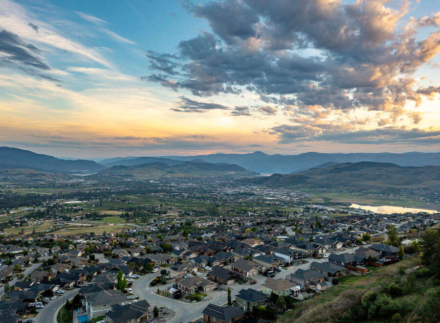 Discover breathtaking views and a serene lifestyle in this stunning property.