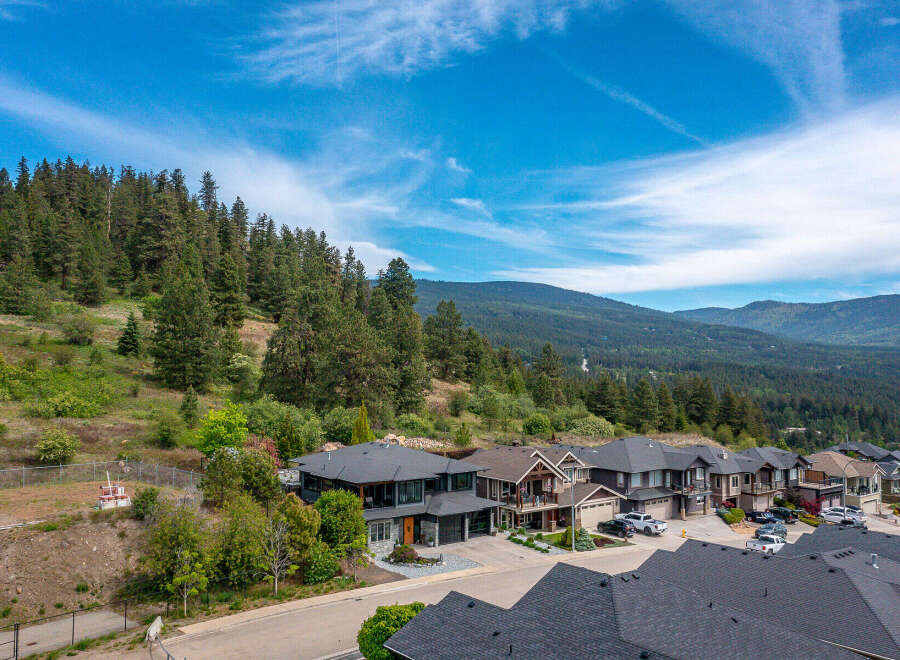 Discover luxury living in this stunning property nestled amidst breathtaking natural beauty.