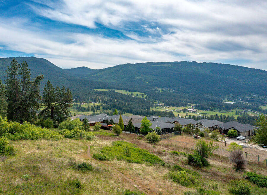 Discover your dream home nestled in the heart of nature, offering breathtaking views of lush mountains and serene landscapes.