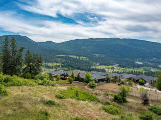 Discover your dream home nestled in the heart of nature, offering breathtaking views of lush mountains and serene landscapes.