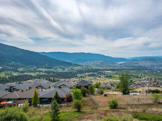 Discover breathtaking views from this stunning property, offering a perfect blend of luxury and natural beauty.