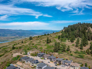 Discover your dream home in this stunning location! This property boasts breathtaking views of the surrounding mountains and valleys.