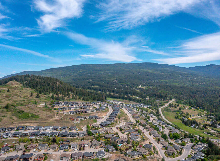 Discover your dream home in this stunning community nestled amidst rolling hills and lush greenery.
