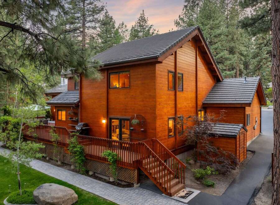 This stunning wooden cabin offers a serene retreat nestled in a picturesque natural setting.