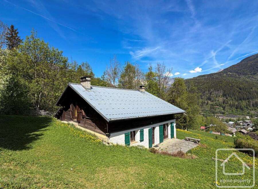 Discover a charming alpine property nestled in a picturesque setting.