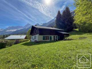 Discover your dream alpine retreat! This charming property boasts stunning mountain views and a serene, green landscape.