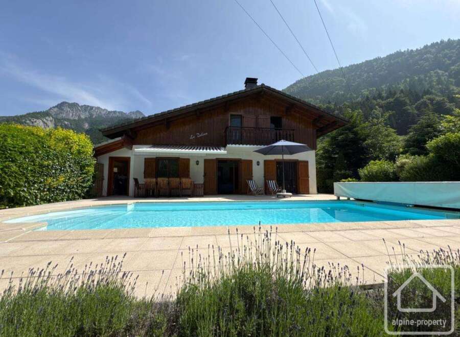 Escape to your dream home with this stunning property! Featuring a private pool, this residence offers the perfect blend of luxury and relaxation.