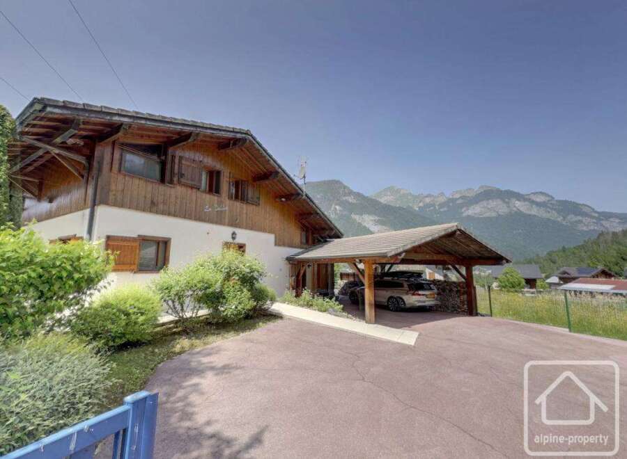 Discover this stunning property nestled in a picturesque location, offering a perfect blend of comfort and style.