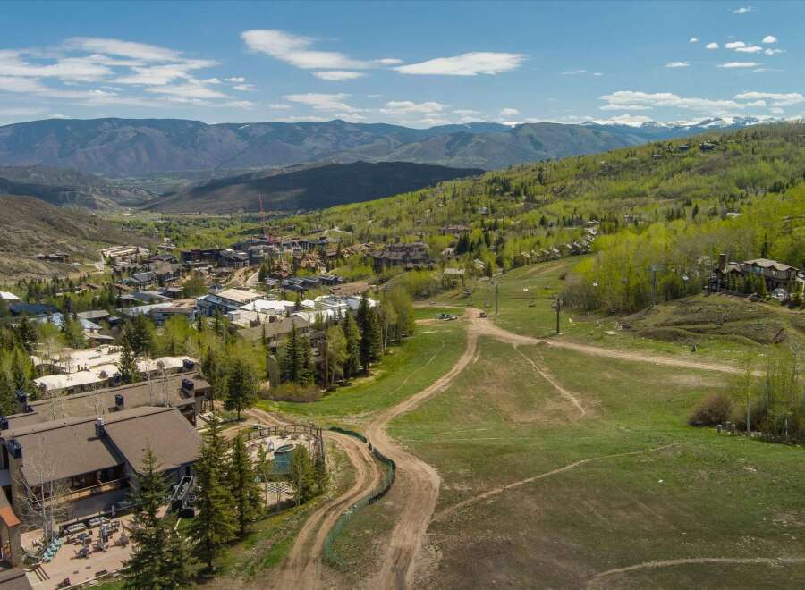 Discover the beauty of this stunning property nestled in a picturesque mountain setting.
