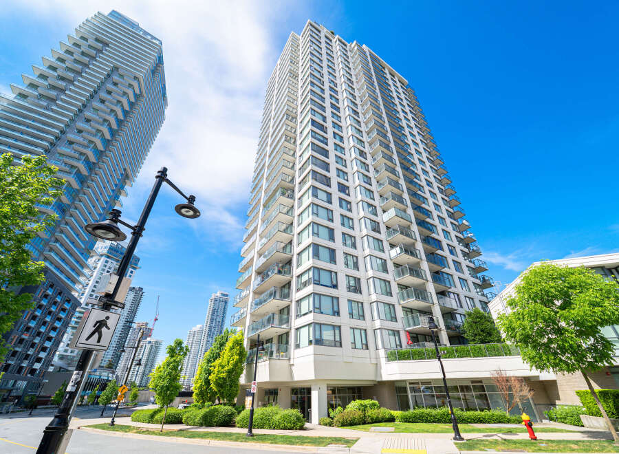 Discover modern living in this stunning high-rise building, offering breathtaking views and contemporary design.
