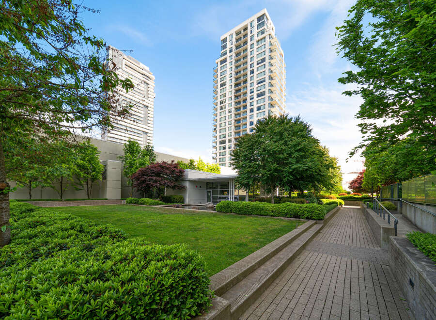 Discover urban living at its finest with this stunning property, featuring modern architecture and lush landscaping.