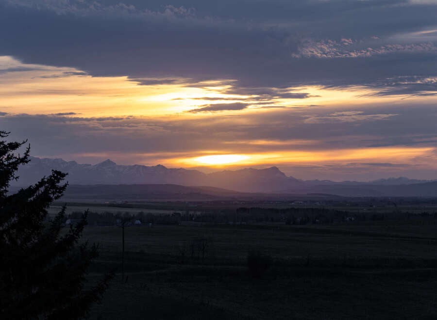 Experience breathtaking sunsets over the majestic mountains from this stunning property.