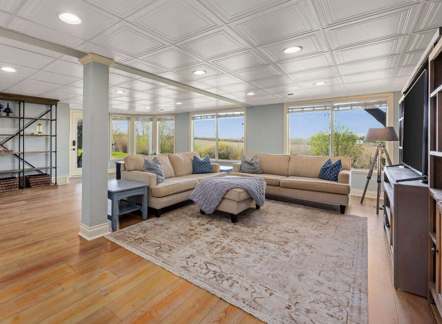 Step into this inviting living space, perfect for relaxation and entertaining.