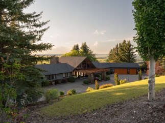 This stunning property boasts a luxurious home with a beautiful exterior.