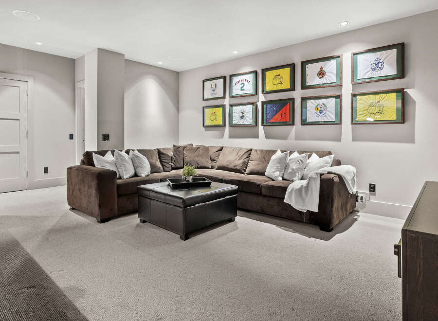 This inviting living space features a comfortable sectional sofa, perfect for relaxing and entertaining.