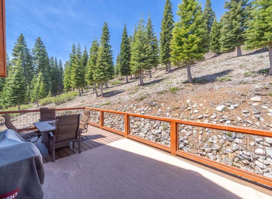 Enjoy breathtaking mountain views from this stunning deck! This property features a spacious outdoor area, perfect for entertaining or relaxing.