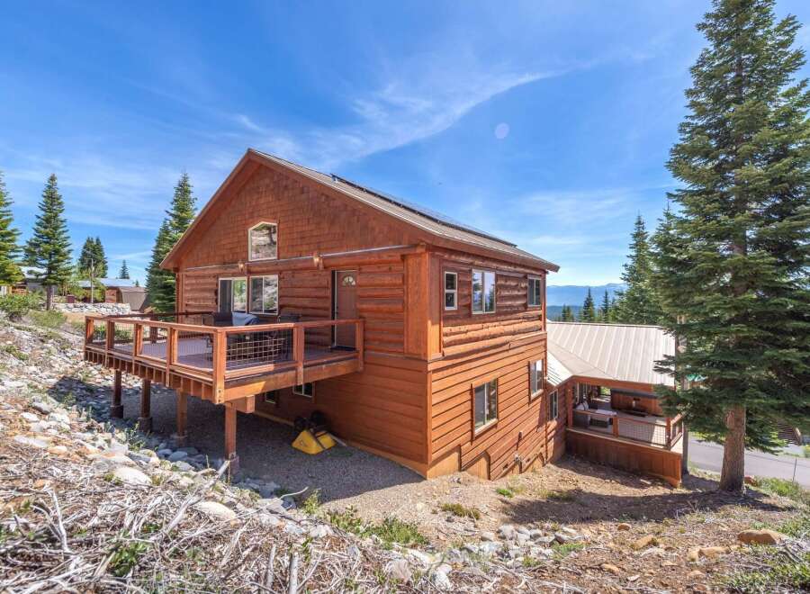 This stunning mountain cabin offers a perfect blend of rustic charm and modern comfort.