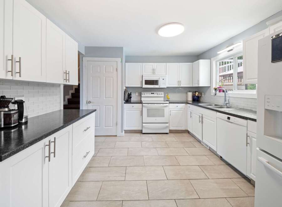 This stunning kitchen boasts a bright and airy atmosphere, perfect for culinary creations and entertaining.