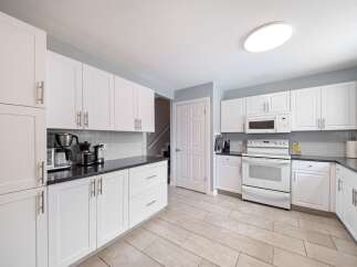 This stunning kitchen boasts bright white cabinetry, offering a clean and modern aesthetic.