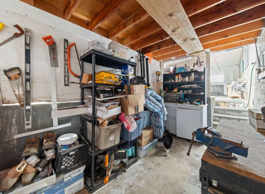 This workshop offers a functional space for various projects.