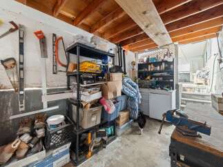 This workshop offers a functional space for various projects.