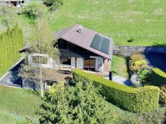 Discover this stunning property featuring a modern design and breathtaking views.