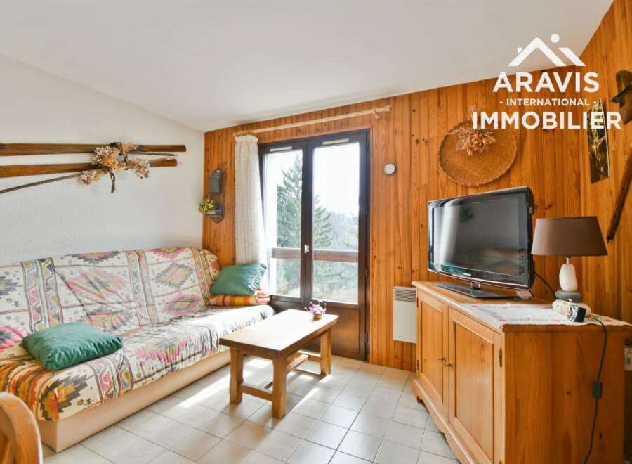 Discover the charm of this cozy living space, perfect for a relaxing getaway.