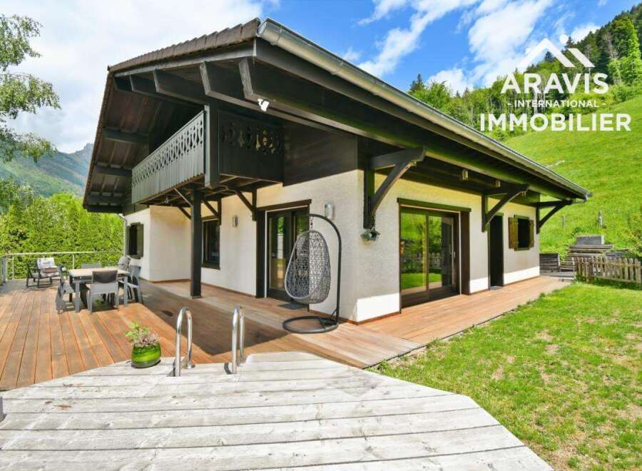 Discover your dream home in the heart of nature! This stunning property boasts a spacious wooden deck, perfect for outdoor entertaining and relaxation.