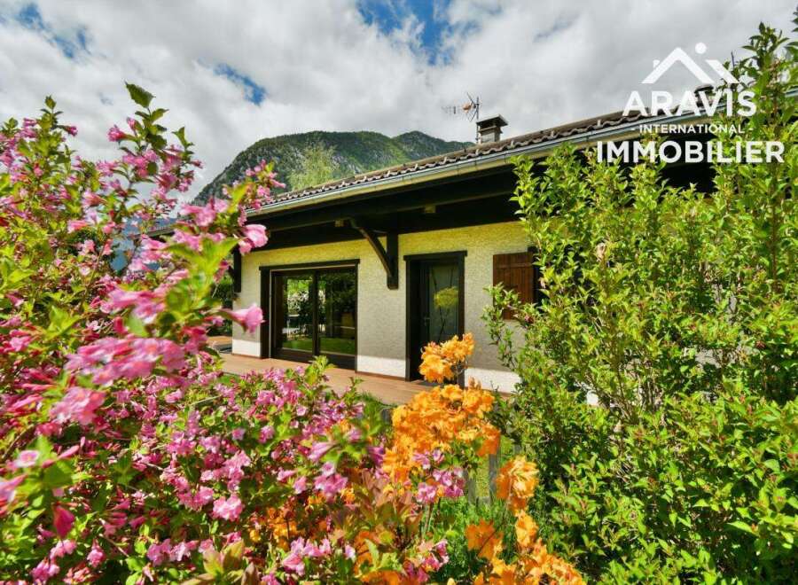 Discover this charming property nestled in a picturesque setting, perfect for those seeking tranquility and natural beauty.