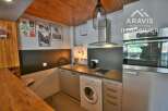 Discover this charming kitchen, perfect for culinary enthusiasts.