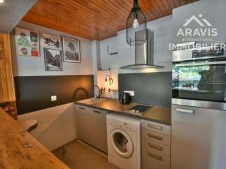 Discover this charming kitchen, perfect for culinary enthusiasts.