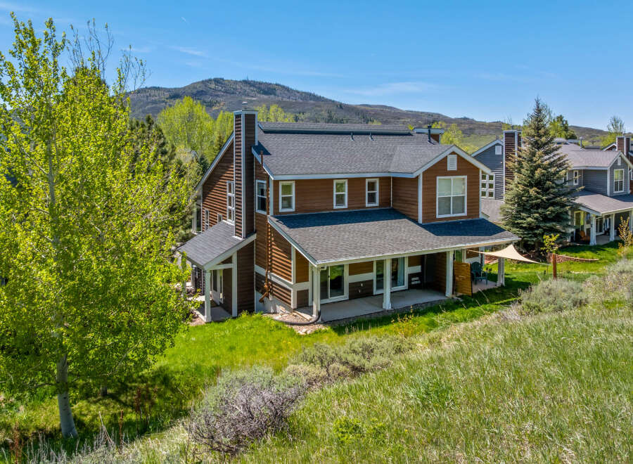Discover your dream home in this stunning property! This beautiful house features a spacious layout, perfect for comfortable living and entertaining.