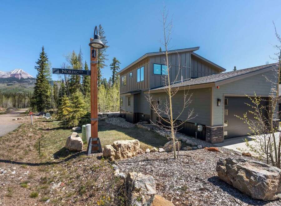 Discover modern mountain living in this stunning property.