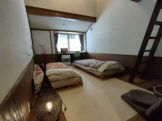 Discover the charm of this cozy room, perfect for a relaxing getaway.