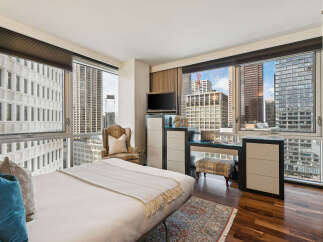 Experience luxury living in this stunning urban oasis.