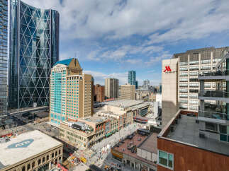 Experience urban living at its finest with this stunning property, boasting breathtaking city views.