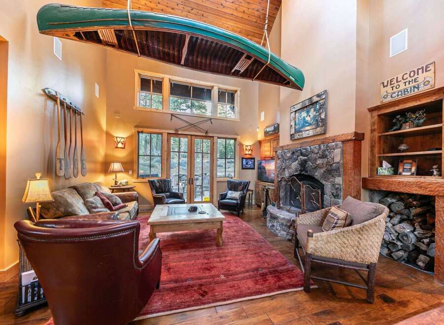 Step into rustic luxury with this stunning cabin-style living room.