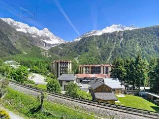 Discover a stunning property nestled in the heart of the mountains, offering breathtaking views and a serene atmosphere.