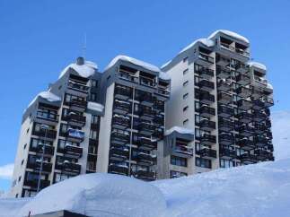 Discover the charm of this stunning property, perfectly situated in a snowy landscape.