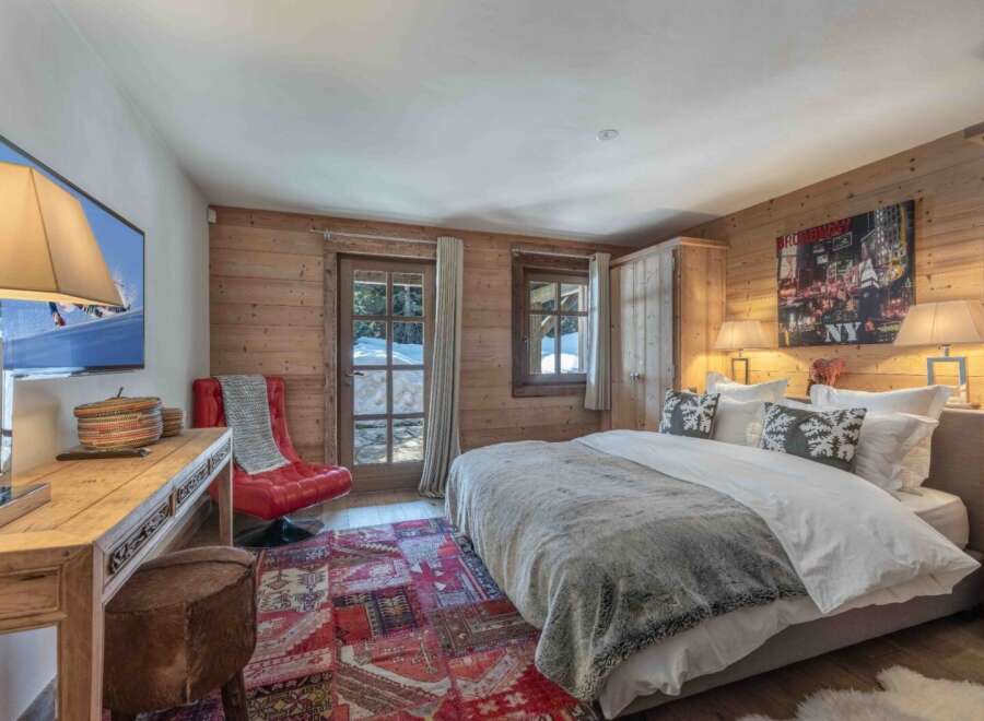 This cozy bedroom features a rustic wooden interior, creating a warm and inviting atmosphere.
