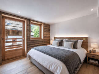 Experience the epitome of alpine luxury in this stunning bedroom.